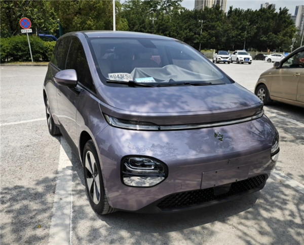 10萬級純電大PK 五菱寶駿云朵、比亞迪海豚同框：差別顯著(圖3)