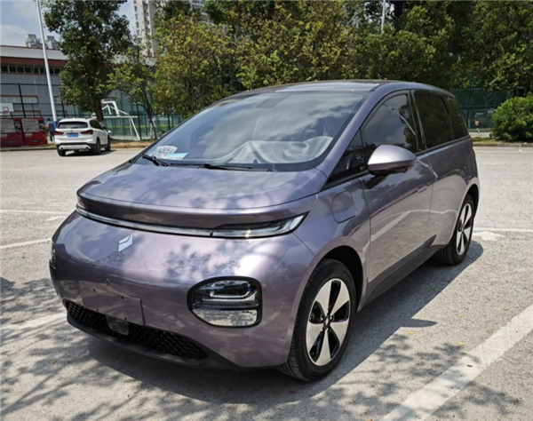 10萬級純電大PK 五菱寶駿云朵、比亞迪海豚同框：差別顯著(圖2)
