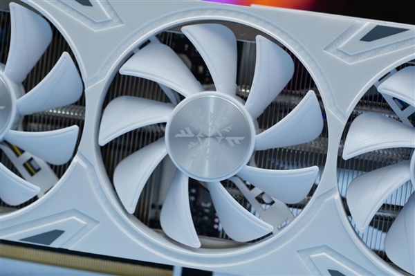 純白外殼淡雅清新！耕升RTX 4060 Ti踏雪顯卡圖賞(圖11)