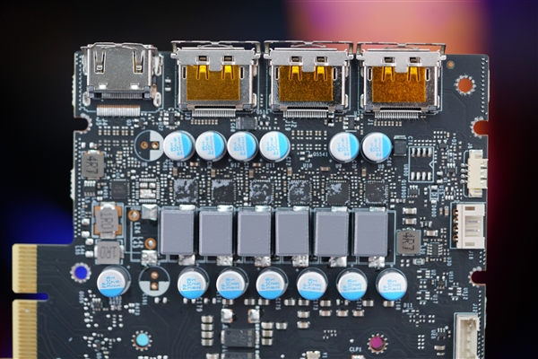純白外殼淡雅清新！耕升RTX 4060 Ti踏雪顯卡圖賞(圖21)